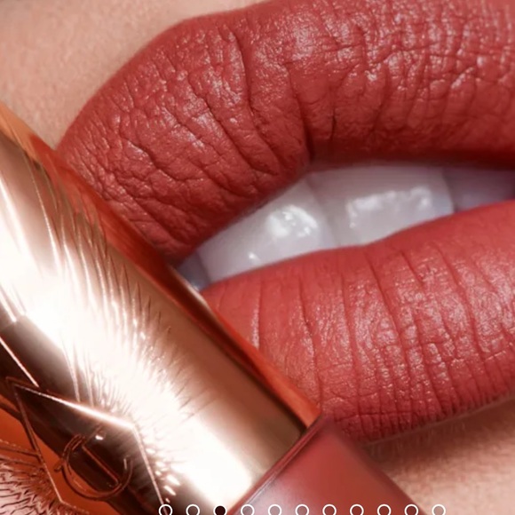 CHARLOTTE TILBURY AIRBRUSH FLAWLESS LIP BLUR WALK OF NO SHAME BLUR - Picture 3 of 9